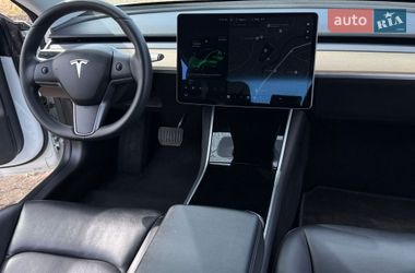 Седан Tesla Model 3 2019 в Івано-Франківську
