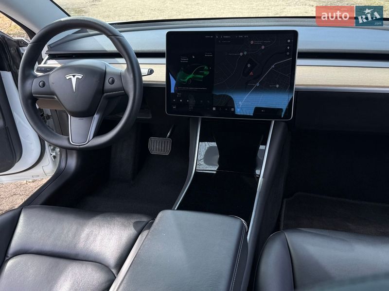 Седан Tesla Model 3 2019 в Івано-Франківську