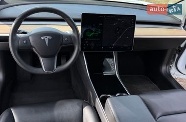 Седан Tesla Model 3 2019 в Івано-Франківську