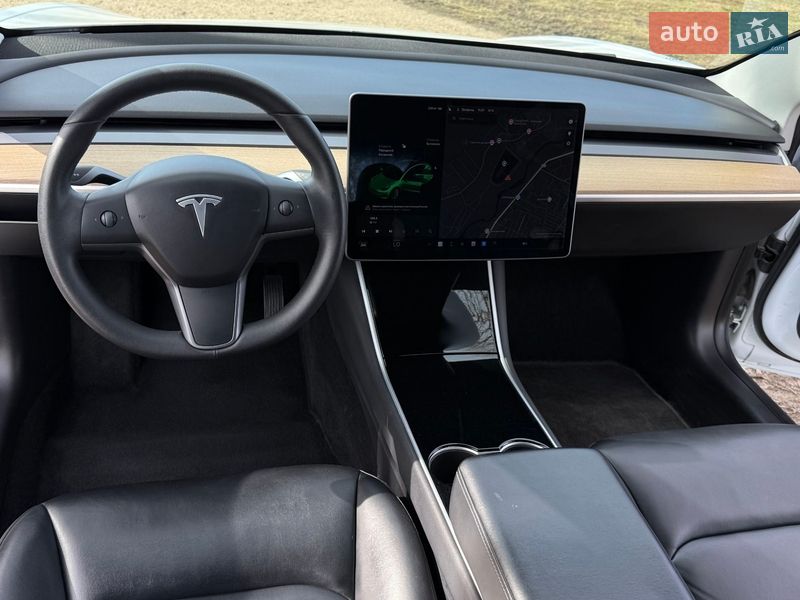 Седан Tesla Model 3 2019 в Івано-Франківську