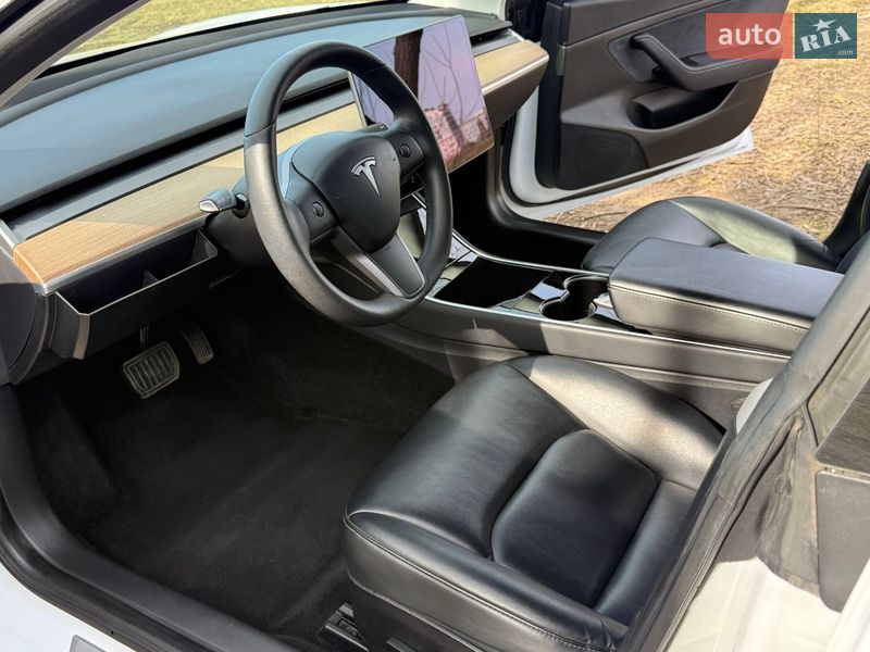 Седан Tesla Model 3 2019 в Івано-Франківську