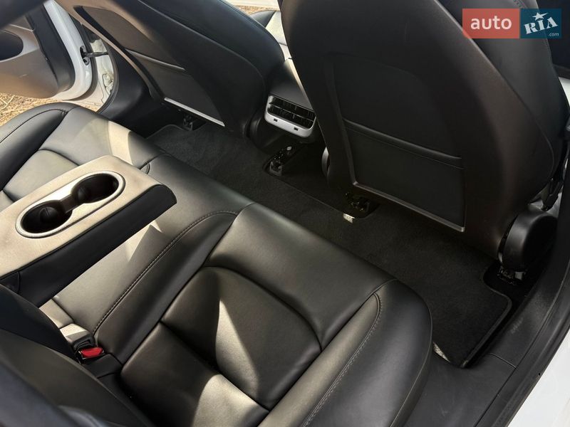 Седан Tesla Model 3 2019 в Івано-Франківську