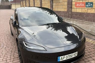 Tesla Model 3  2024