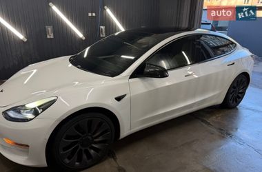 Tesla Model 3  2021