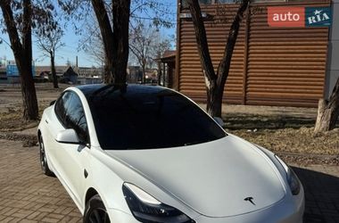 Tesla Model 3  2019