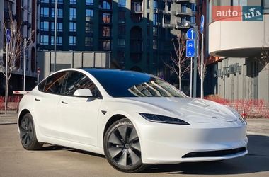 Tesla Model 3  2024