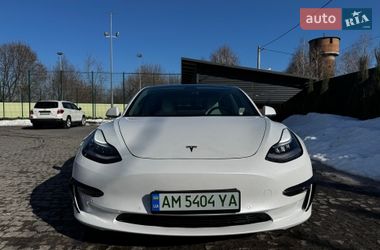 Tesla Model 3  2020
