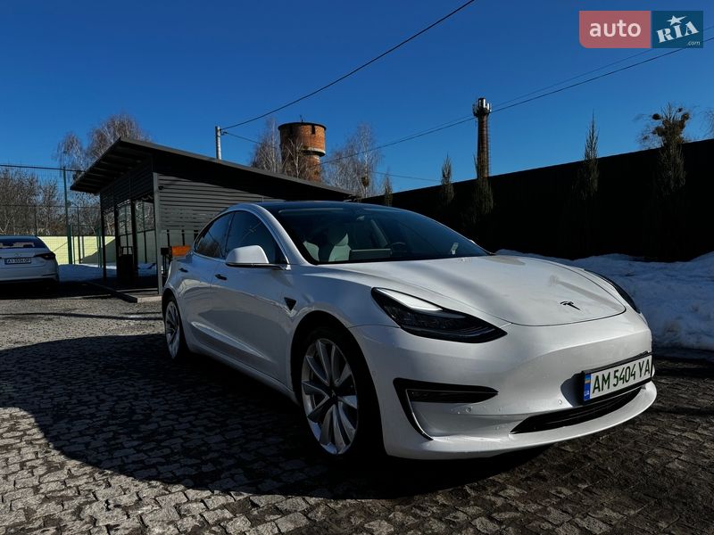 Седан Tesla Model 3 2020 в Коростишеві