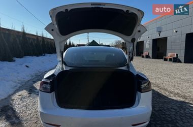 Седан Tesla Model 3 2020 в Коростишеві