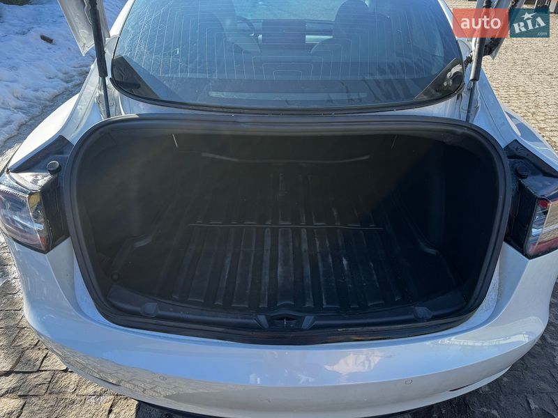 Седан Tesla Model 3 2020 в Коростишеві