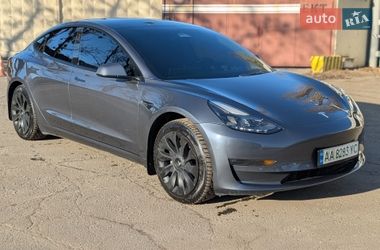 Tesla Model 3  2022