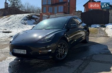 Tesla Model 3  2021