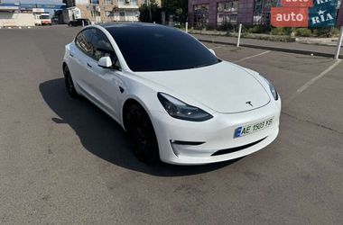 Tesla Model 3  2022