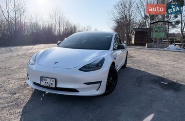 Tesla Model 3  2021