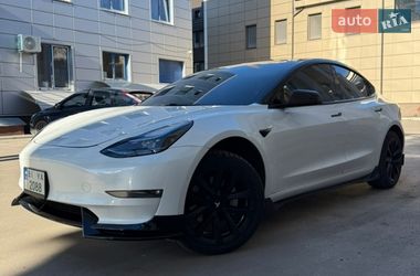 Tesla Model 3  2021