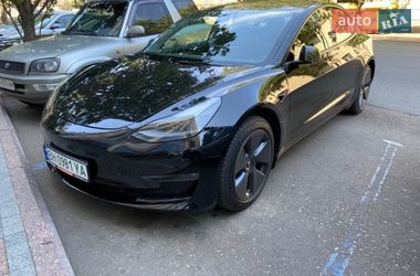 Tesla Model 3  2021