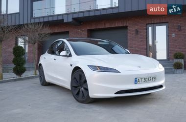 Tesla Model 3  2024