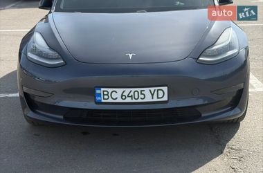 Tesla Model 3  2020