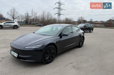 Tesla Model 3  2024