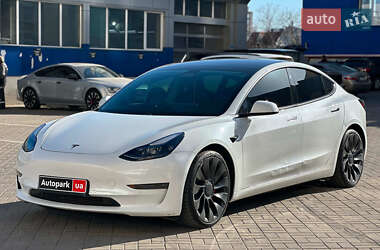 Tesla Model 3  2021