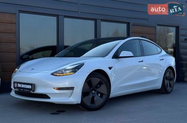 Tesla Model 3  2021