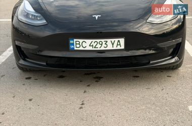 Tesla Model 3  2021