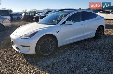 Tesla Model 3  2020