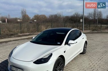 Tesla Model 3  2021