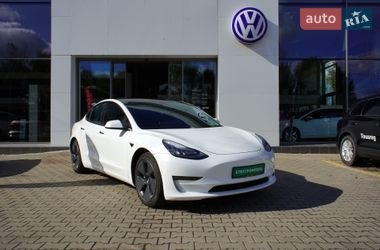 Tesla Model 3  2022
