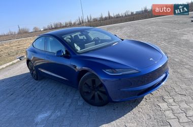 Tesla Model 3  2024