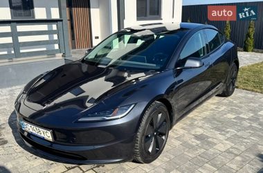 Tesla Model 3  2024
