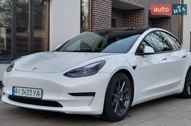 Tesla Model 3  2022