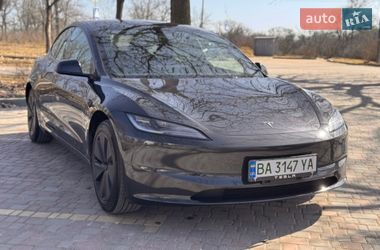 Tesla Model 3 2024