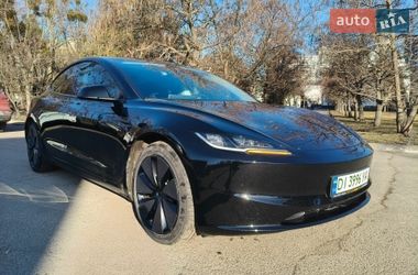 Tesla Model 3  2024