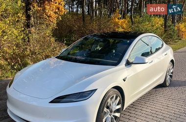 Tesla Model 3 2024