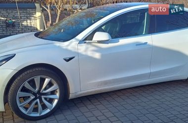 Tesla Model 3  2019