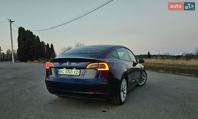 Седан Tesla Model 3 2022 в Львове