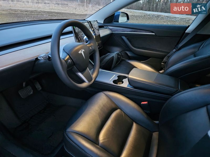 Седан Tesla Model 3 2022 в Львове