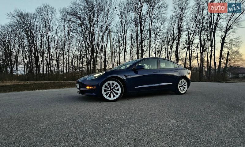 Седан Tesla Model 3 2022 в Львове
