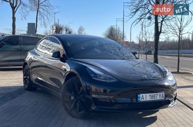 Tesla Model 3  2022