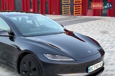 Tesla Model 3  2024