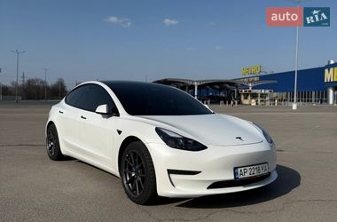 Tesla Model 3  2021