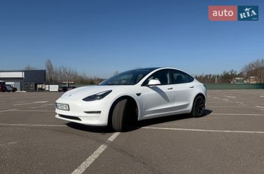 Tesla Model 3  2022