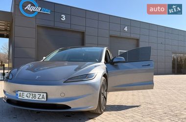 Tesla Model 3 2024
