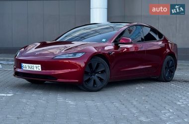 Tesla Model 3  2024