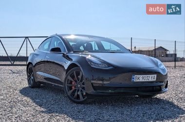 Tesla Model 3  2020