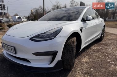 Tesla Model 3  2019