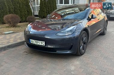 Tesla Model 3  2022