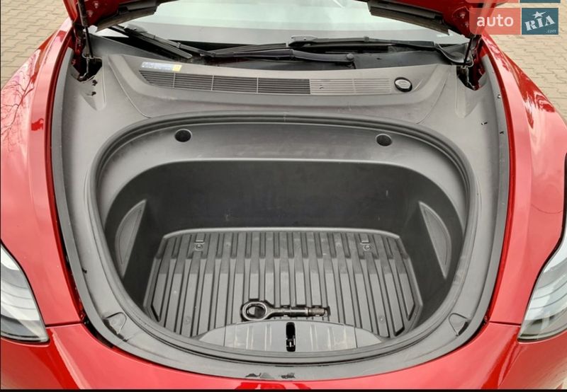 Седан Tesla Model 3 2022 в Киеве