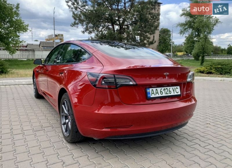 Седан Tesla Model 3 2022 в Киеве